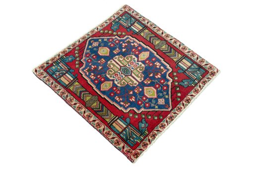 Close-up detail of 2000s Shiraz rug from Iran / Persia showing Wool weave