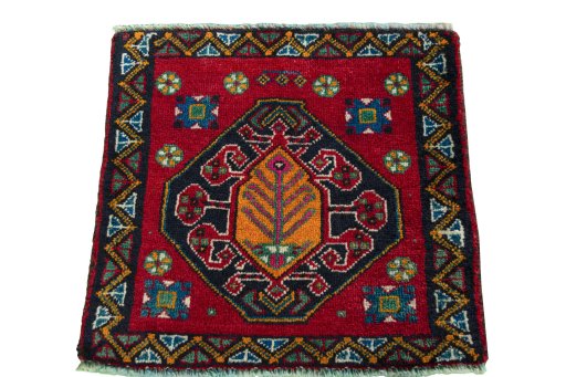 Surface texture of 2000s Shiraz rug with natural Wool and intricate pattern