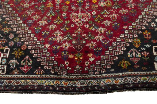 Central medallion detail of 2000s Shiraz rug from Iran / Persia