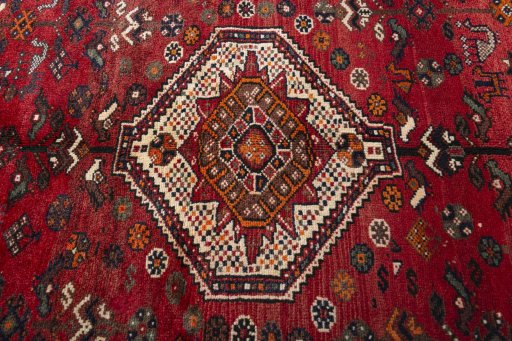 Central medallion detail of 2000s Shiraz rug from Iran / Persia