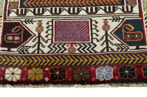 Close-up detail of 2000s Shiraz rug from Iran / Persia showing Wool weave