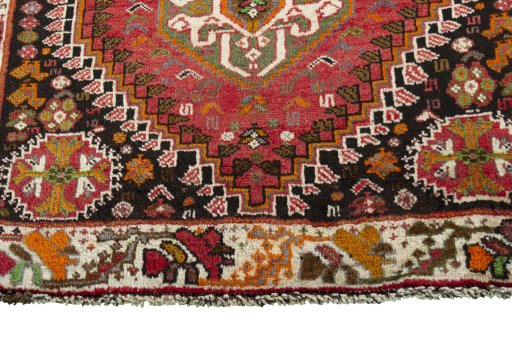 Central medallion detail of 2000s Shiraz rug from Iran / Persia
