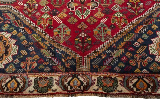 Central medallion detail of 2000s Shiraz rug from Iran / Persia