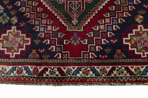 Central medallion detail of 2000s Shiraz rug from Iran / Persia