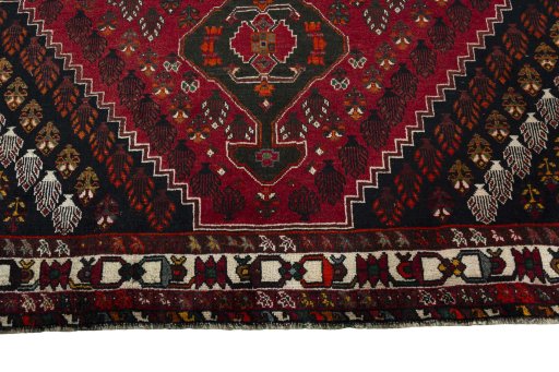 Central medallion detail of 2000s Shiraz rug from Iran / Persia