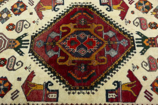 Central medallion detail of 2000s Shiraz rug from Iran / Persia