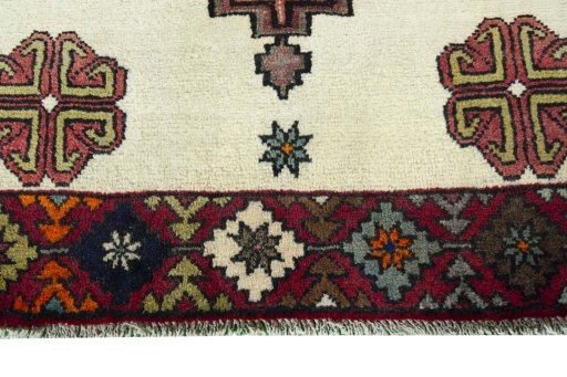 Central medallion detail of 2000s Shiraz rug from Iran / Persia