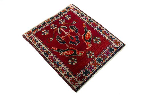 Close-up detail of 2000s Shiraz rug from Iran / Persia showing Wool weave