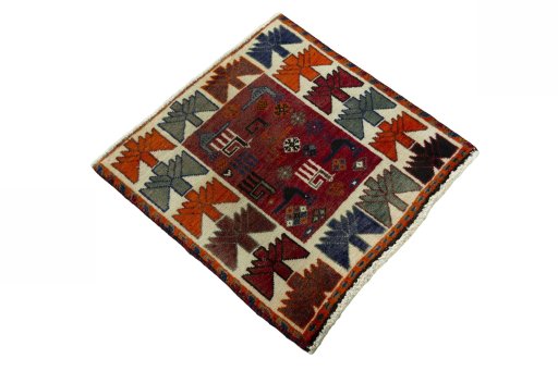 Close-up detail of 2000s Shiraz rug from Iran / Persia showing Wool weave