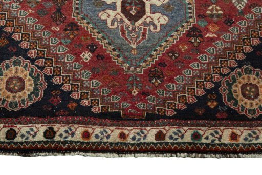 Central medallion detail of 2000s Shiraz rug from Iran / Persia