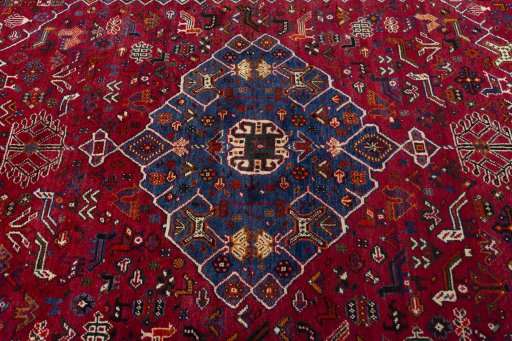 Central medallion detail of 2000s Shiraz rug from Iran / Persia