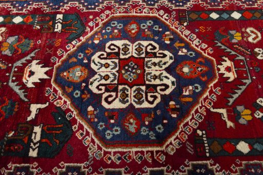 Central medallion detail of 2000s Shiraz rug from Iran / Persia