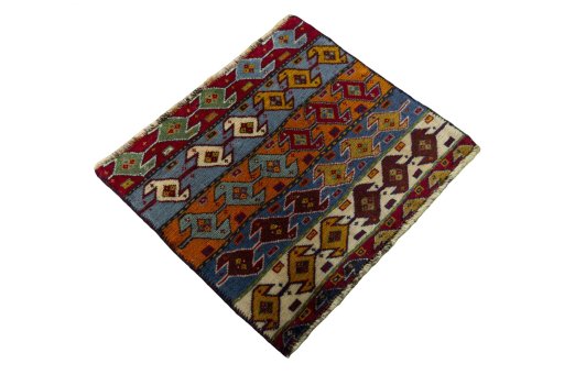 Close-up detail of 2000s Shiraz rug from Iran / Persia showing Wool weave