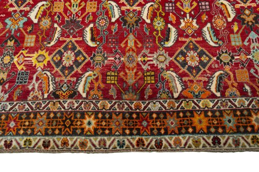 Central medallion detail of 2000s Shiraz rug from Iran / Persia