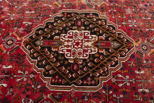 Central medallion detail of 2000s Shiraz rug from Iran / Persia