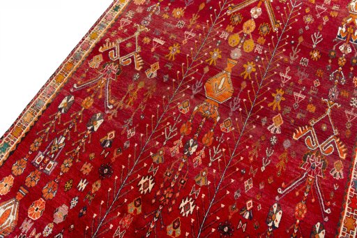 Central medallion detail of 2000s Shiraz rug from Iran / Persia