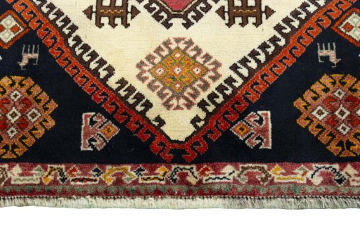 Central medallion detail of 2000s Shiraz rug from Iran / Persia