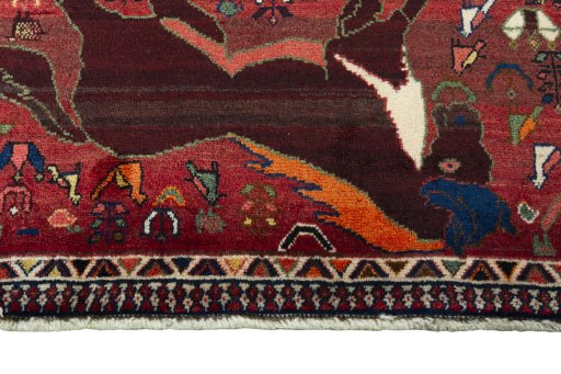 Central medallion detail of 2000s Shiraz rug from Iran / Persia
