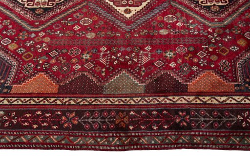 Close-up detail of 2000s Shiraz rug from Iran / Persia showing Wool weave