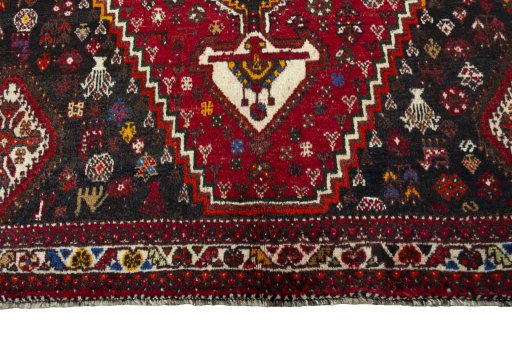 Central medallion detail of 2000s Shiraz rug from Iran / Persia