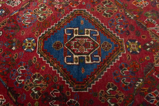 Central medallion detail of 2000s Shiraz rug from Iran / Persia
