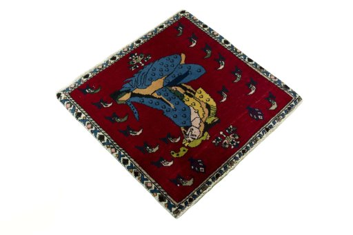 Close-up detail of 2000s Shiraz rug from Iran / Persia showing Wool weave