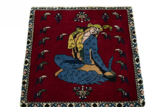 Surface texture of 2000s Shiraz rug with natural Wool and intricate pattern