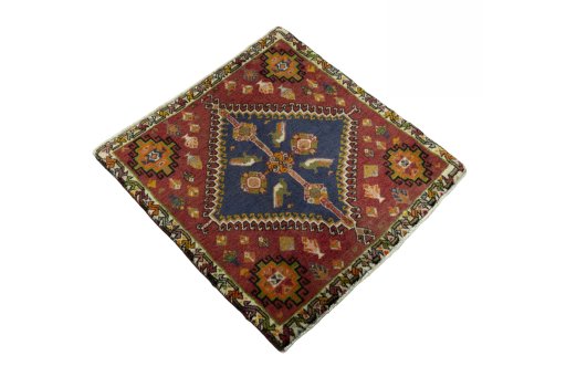 Close-up detail of 2000s Shiraz rug from Iran / Persia showing Wool weave