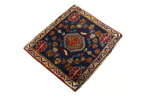 Close-up detail of 2000s Shiraz rug from Iran / Persia showing Wool weave