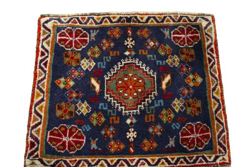 Surface texture of 2000s Shiraz rug with natural Wool and intricate pattern