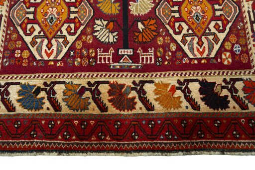 Central medallion detail of 2000s Shiraz rug from Iran / Persia