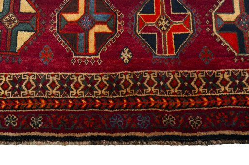 Central medallion detail of 2000s Shiraz rug from Iran / Persia