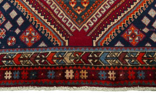 Central medallion detail of 2000s Shiraz rug from Iran / Persia