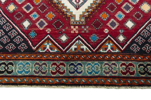 Central medallion detail of 2000s Shiraz rug from Iran / Persia