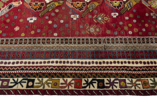 Close-up detail of 2000s Shiraz rug from Iran / Persia showing Wool weave