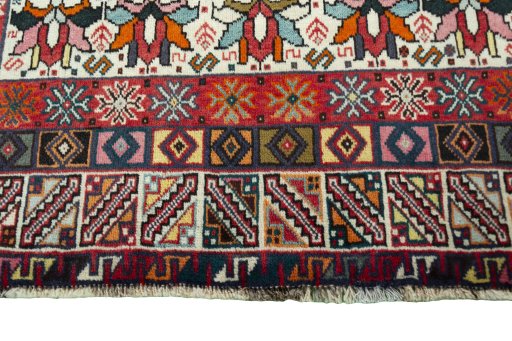 Central medallion detail of 2000s Shiraz rug from Iran / Persia