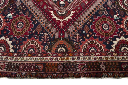Central medallion detail of 2000s Shiraz rug from Iran / Persia