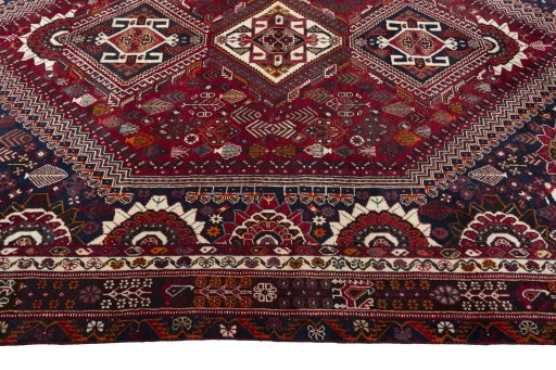 Close-up detail of 2000s Shiraz rug from Iran / Persia showing Wool weave