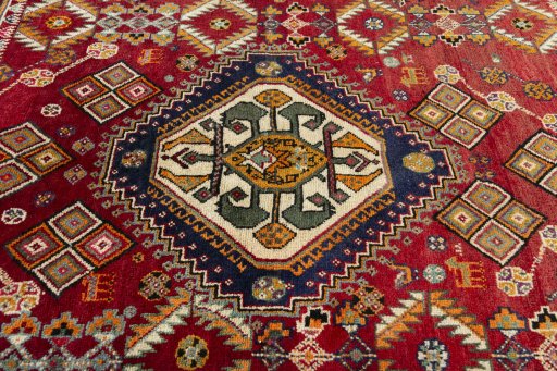Central medallion detail of New Shiraz rug from Iran / Persia