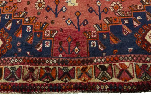 Central medallion detail of 2000s Shiraz rug from Iran / Persia