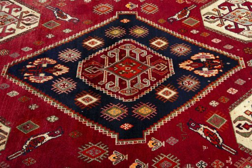 Central medallion detail of 2000s Shiraz rug from Iran / Persia
