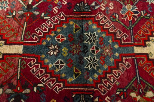 Central medallion detail of 2000s Shiraz rug from Iran / Persia