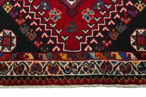 Central medallion detail of 2000s Shiraz rug from Iran / Persia