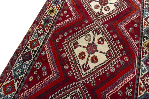 Backside of handmade 1970s Shiraz rug showing knot structure and weave density