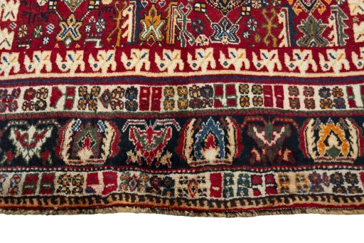 Central medallion detail of 2000s Shiraz rug from Iran / Persia