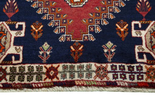 Central medallion detail of 2000s Shiraz rug from Iran / Persia