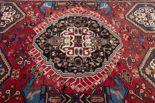 Central medallion detail of 2000s Shiraz rug from Iran / Persia
