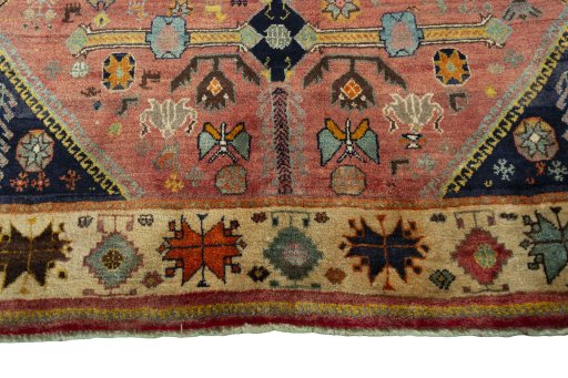 Central medallion detail of 2000s Shiraz rug from Iran / Persia
