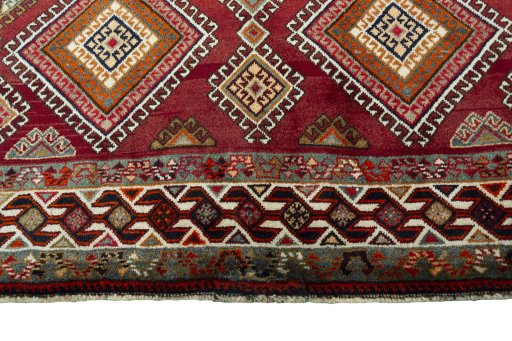 Central medallion detail of 2000s Shiraz rug from Iran / Persia