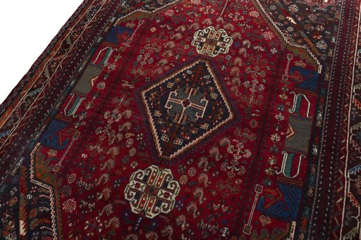 Backside of handmade 1970s Shiraz rug showing knot structure and weave density